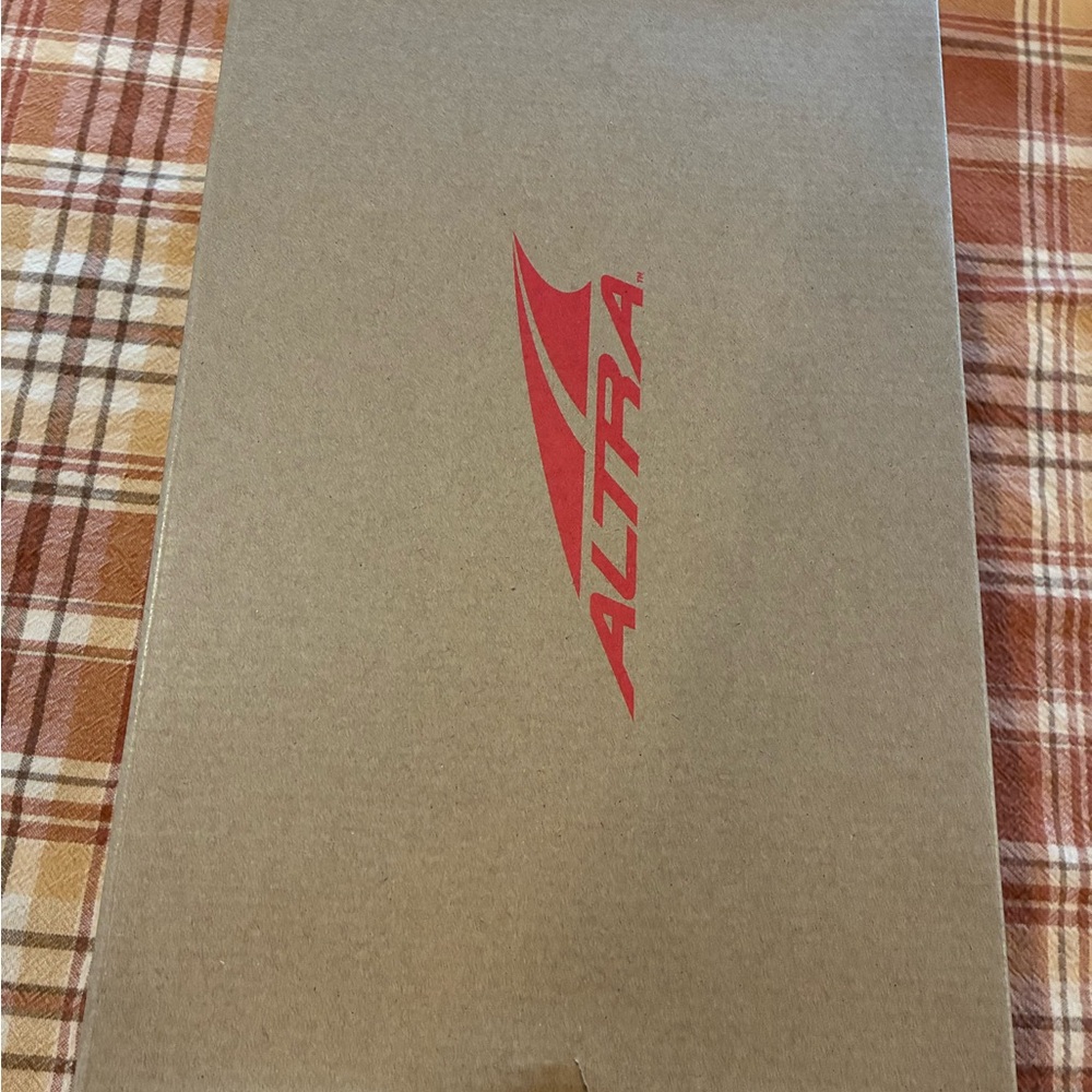 Altra W size 8 Experience Flow (NWT)